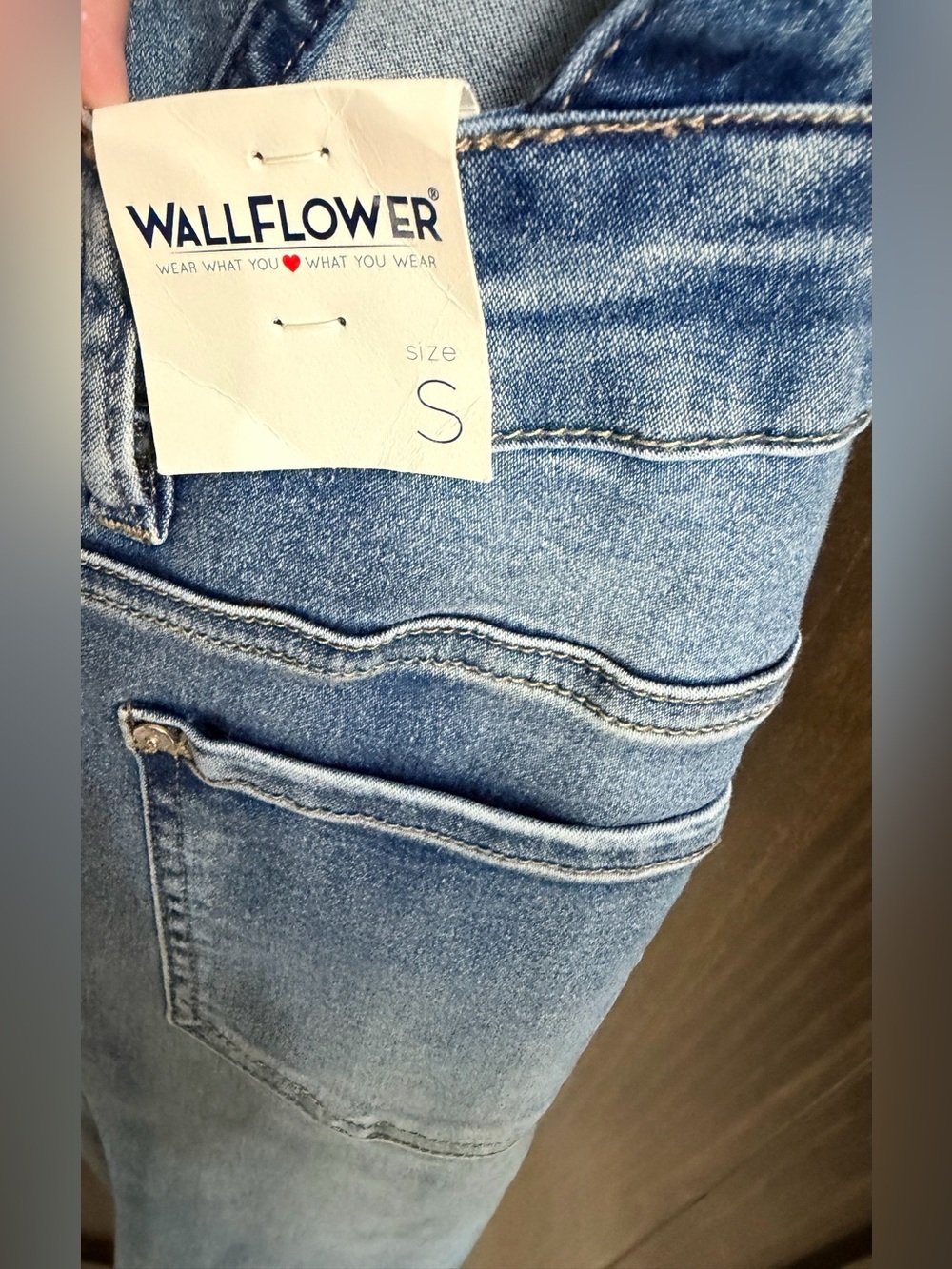 NWT-Wallflower Denim Cropped Overalls-Size: Small - Picture 5 of 8